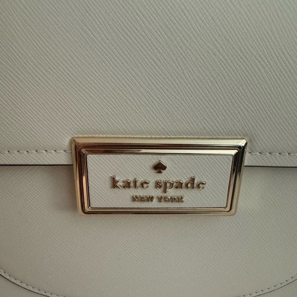 Kate Spade Cream Crossbody Bag with Timeless Elegance - Picture 6 of 6